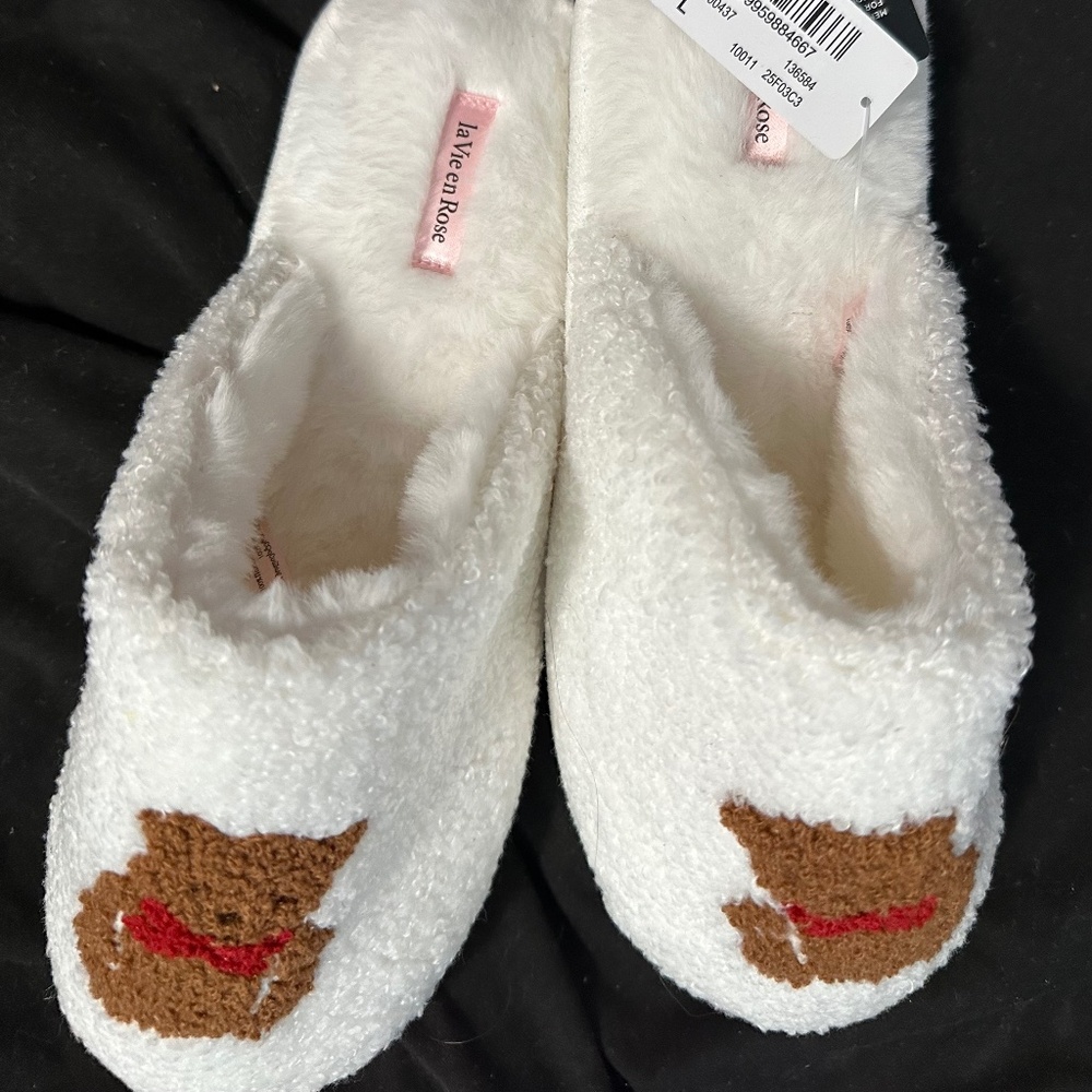 Cozy LaVeen Rose White Teddy Bear Slippers - Fits Medium/Large, New with Tags